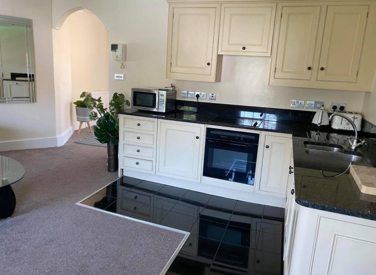 Letting Serviced Apartments - Guards View, ويندسور المظهر الخارجي الصورة