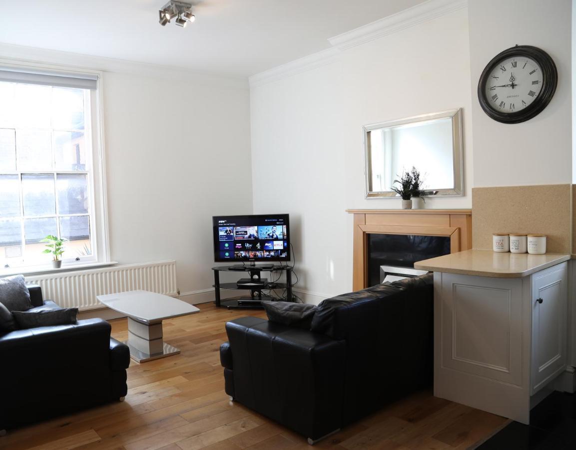 Letting Serviced Apartments - Guards View, ويندسور المظهر الخارجي الصورة